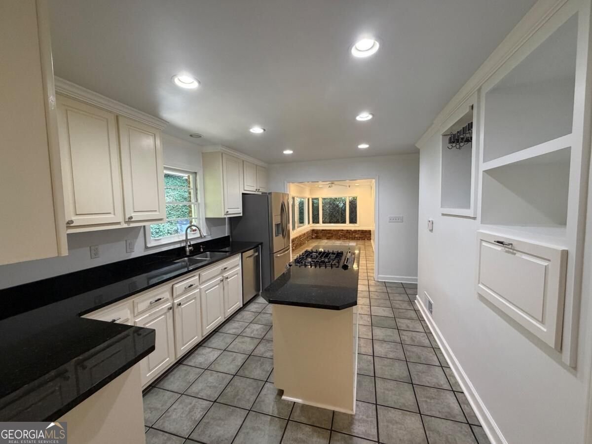 6651 Castleton Drive Sandy Springs - Photo 13