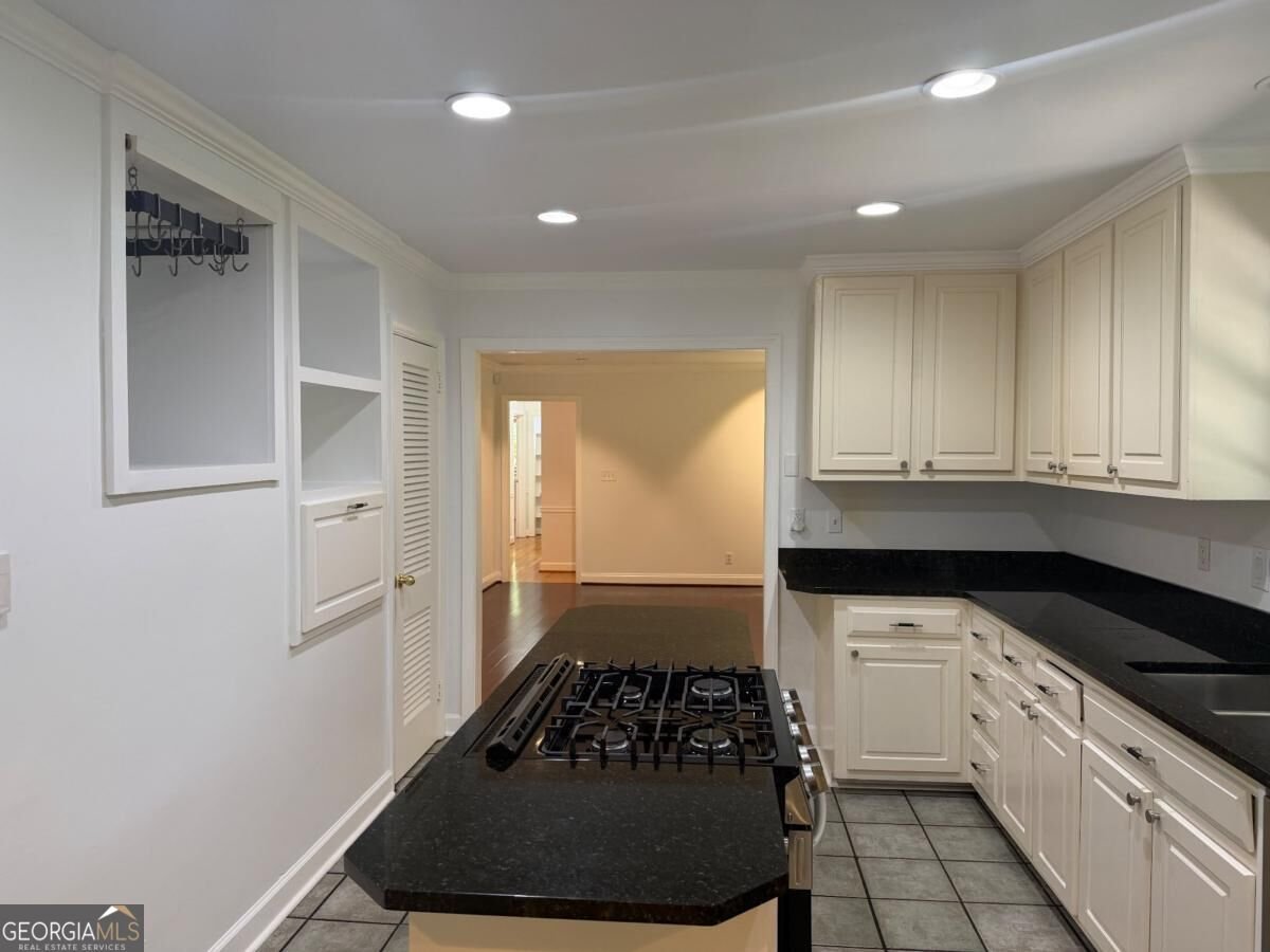 6651 Castleton Drive Sandy Springs - Photo 14