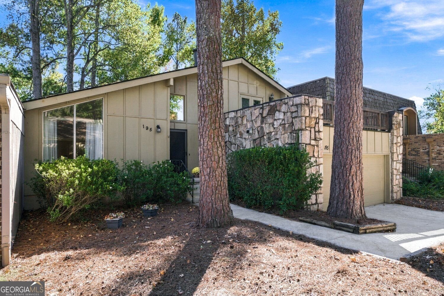 195 Southwind Circle Roswell - main photo