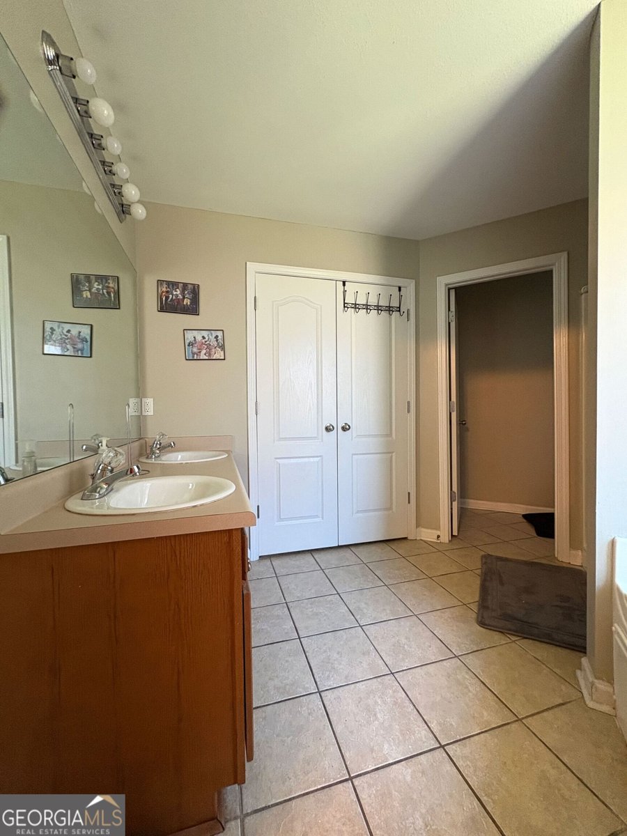 502 Manchester Lane Byron - Photo 9