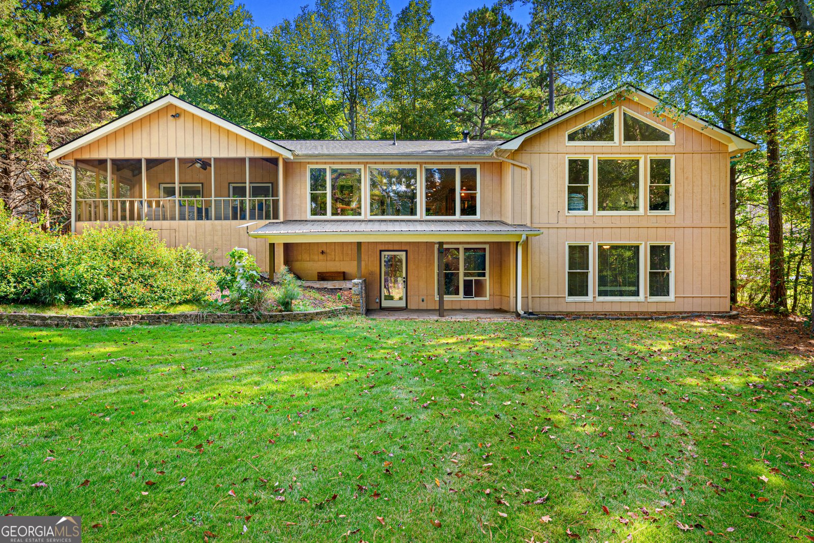 205 Grizzly Bear Lane Hartwell - main photo