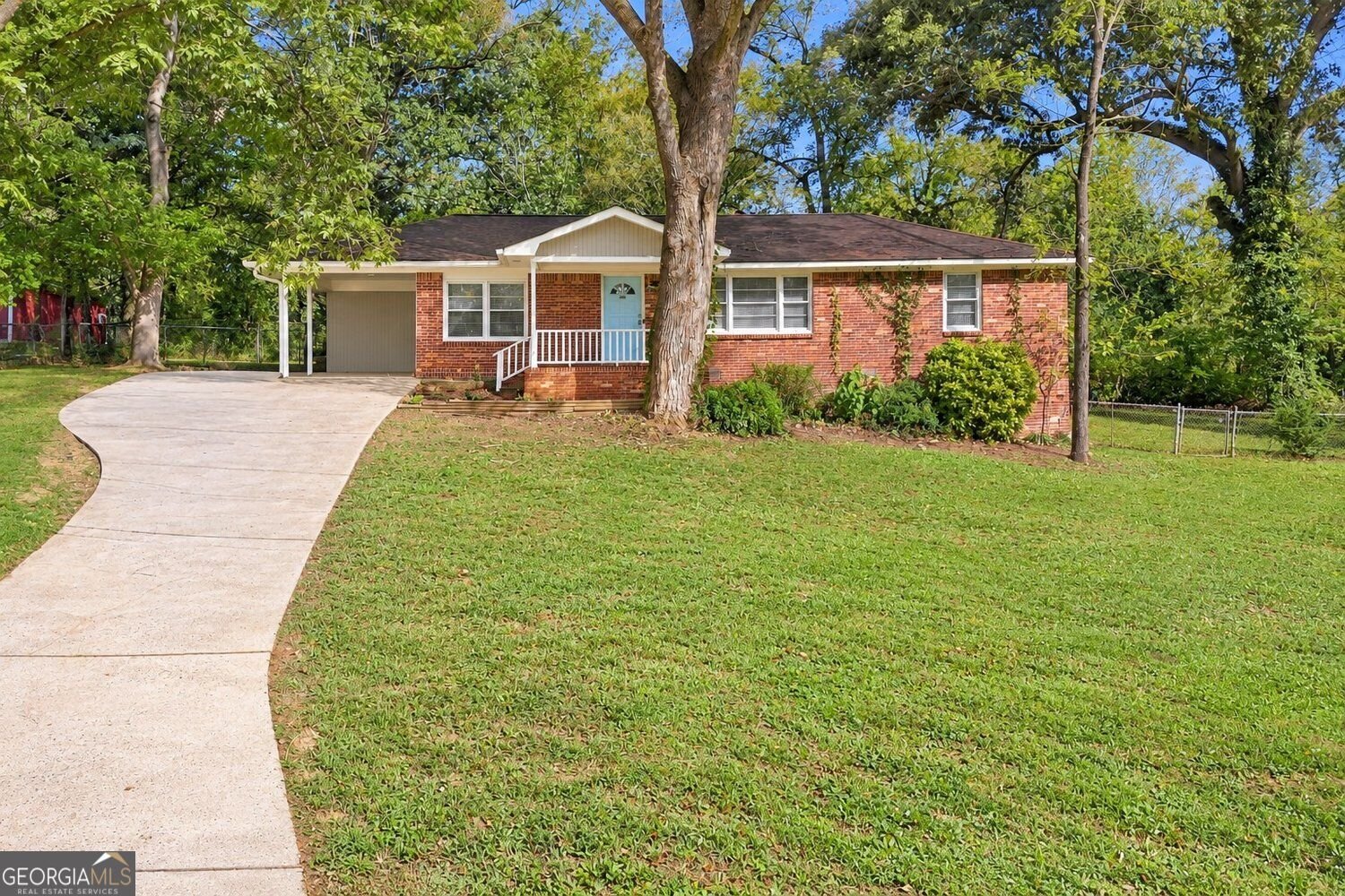 556 Monticello Drive Mableton - main photo
