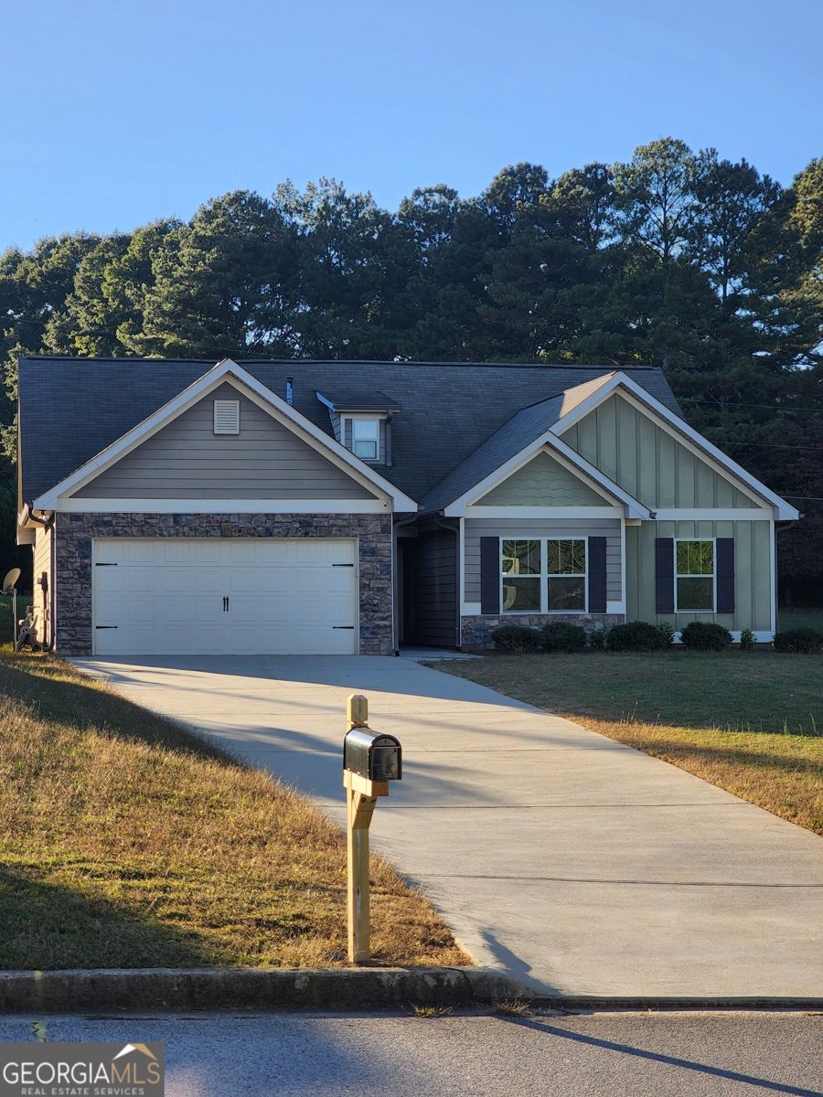 30 Bridgemill Drive Douglasville - main photo
