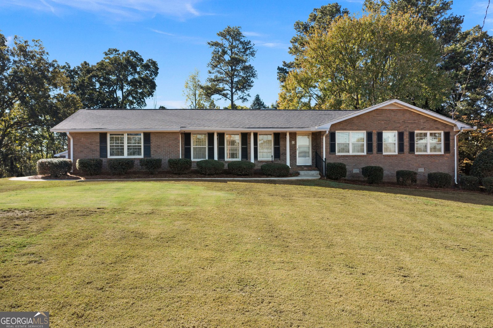 13 Oakdale Drive Cartersville - main photo