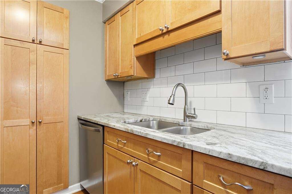 1418 Highland Bluff Drive Atlanta - Photo 17