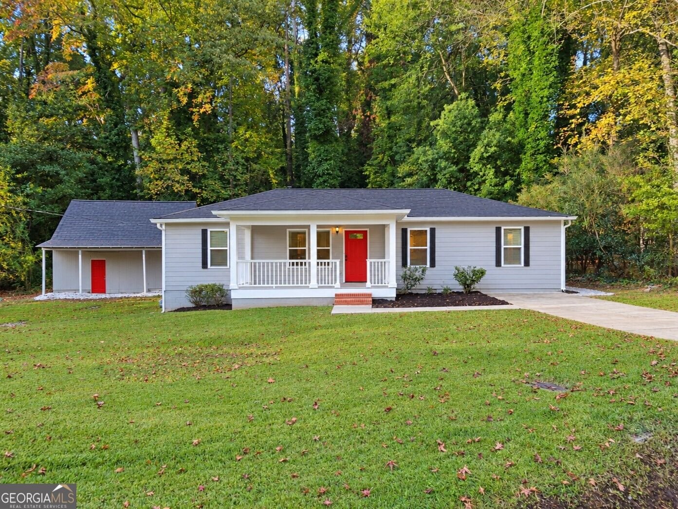 6021 Blackhawk Trail Mableton - main photo