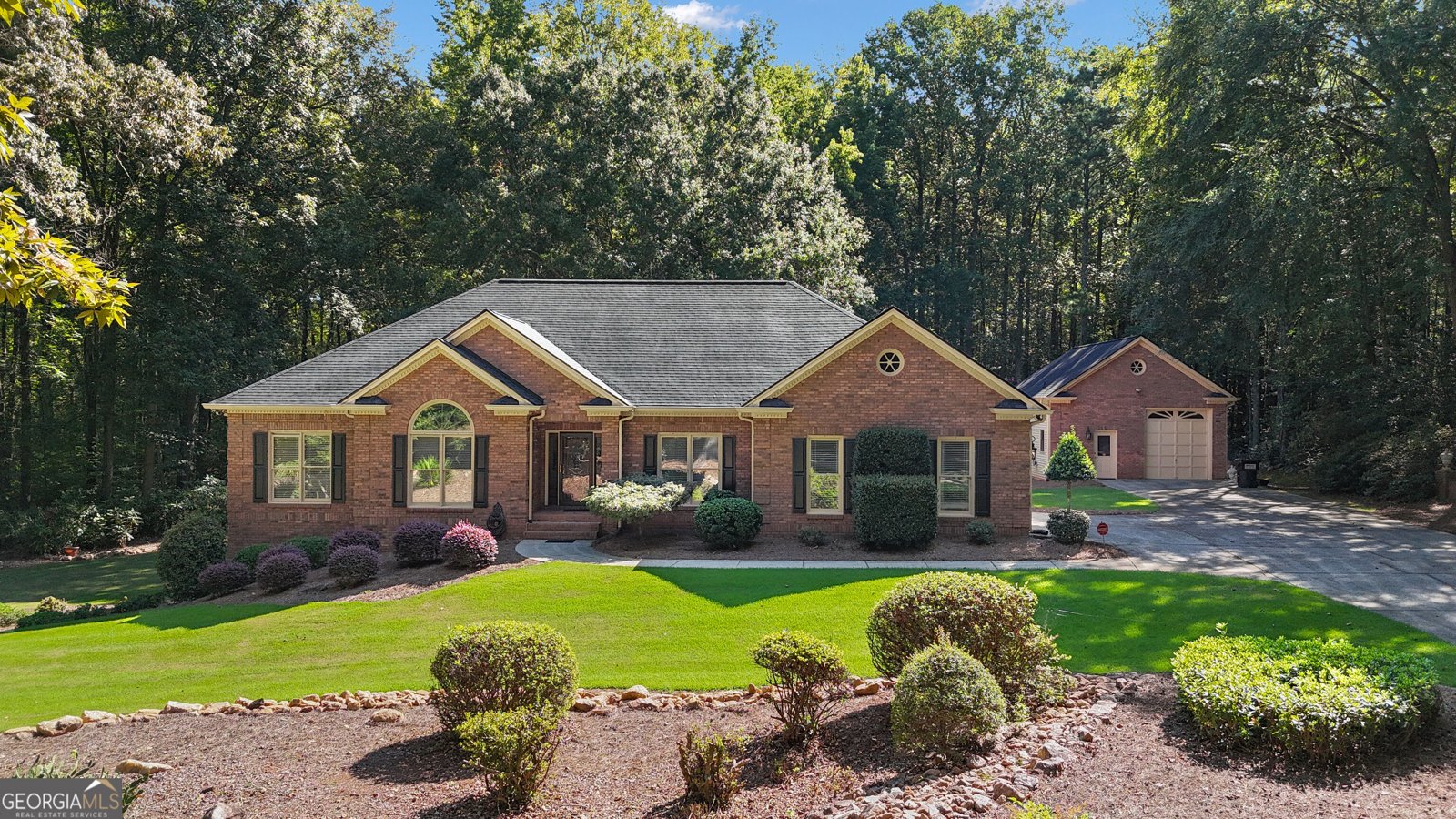 175 Postwood Drive Fayetteville - main photo