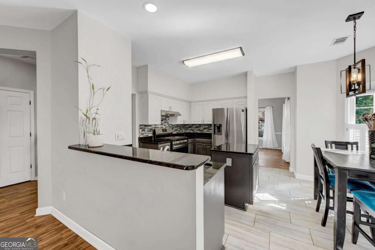 7035 Surrey Drive Woodstock - Photo 10