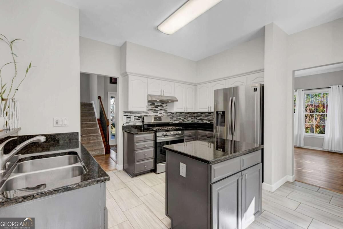 7035 Surrey Drive Woodstock - Photo 12