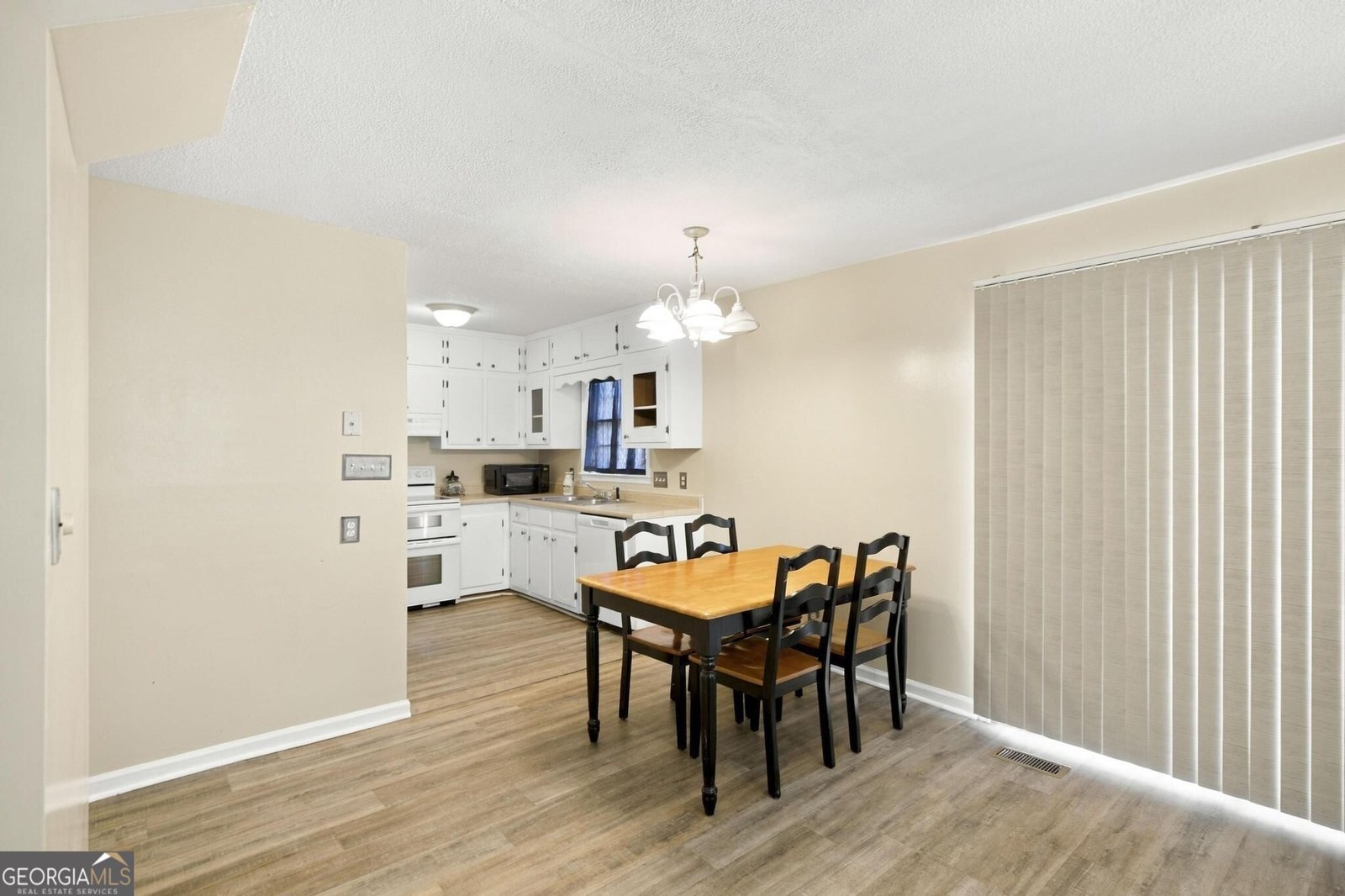 437 Edgewater Circle Macon - Photo 10