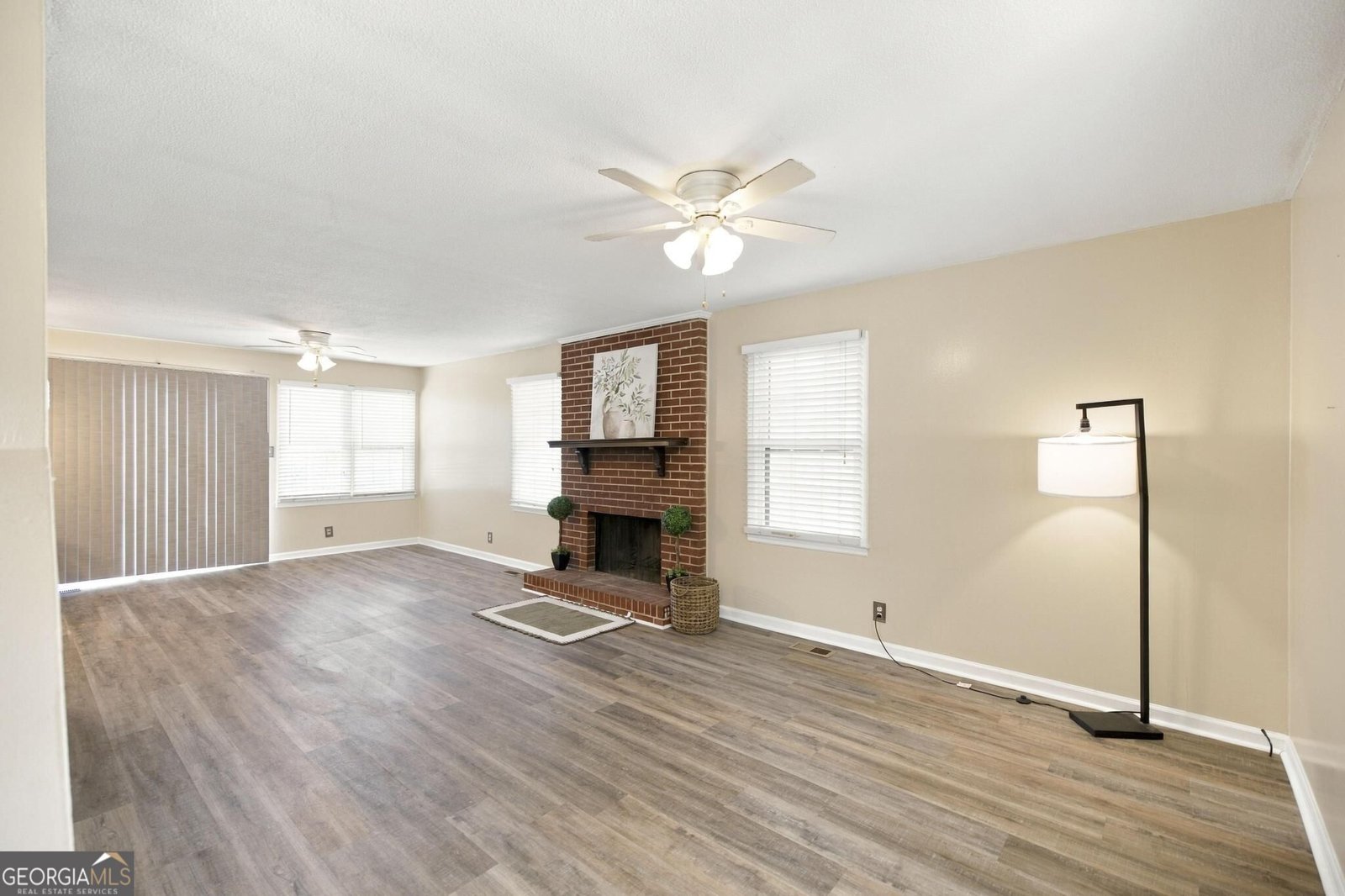 437 Edgewater Circle Macon - Photo 6