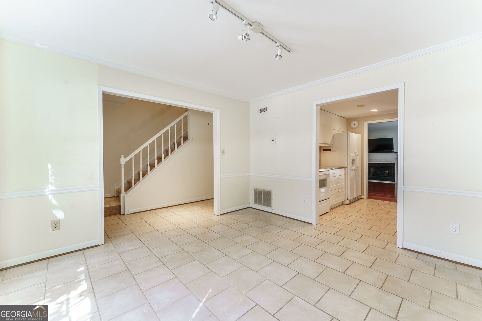 9071 Cobbler Court Roswell - Photo 6
