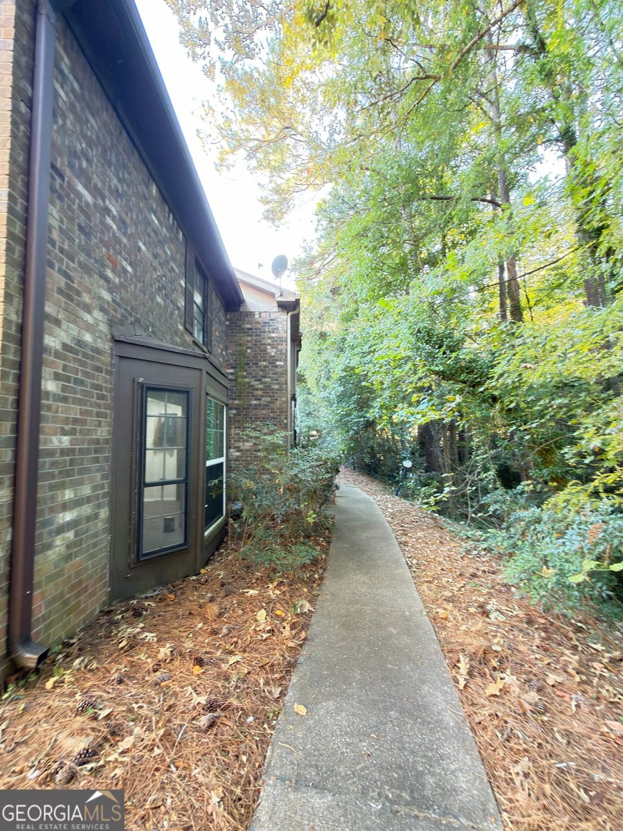 722 Garden View Drive Stone Mountain - Photo 7