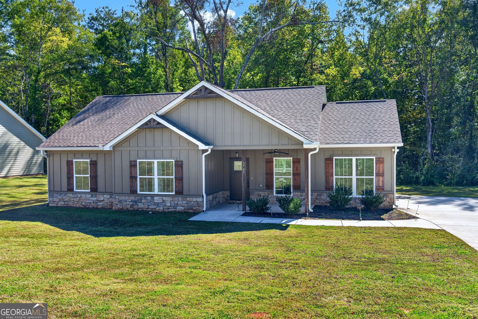 1505 Wisteria Drive West Point - main photo