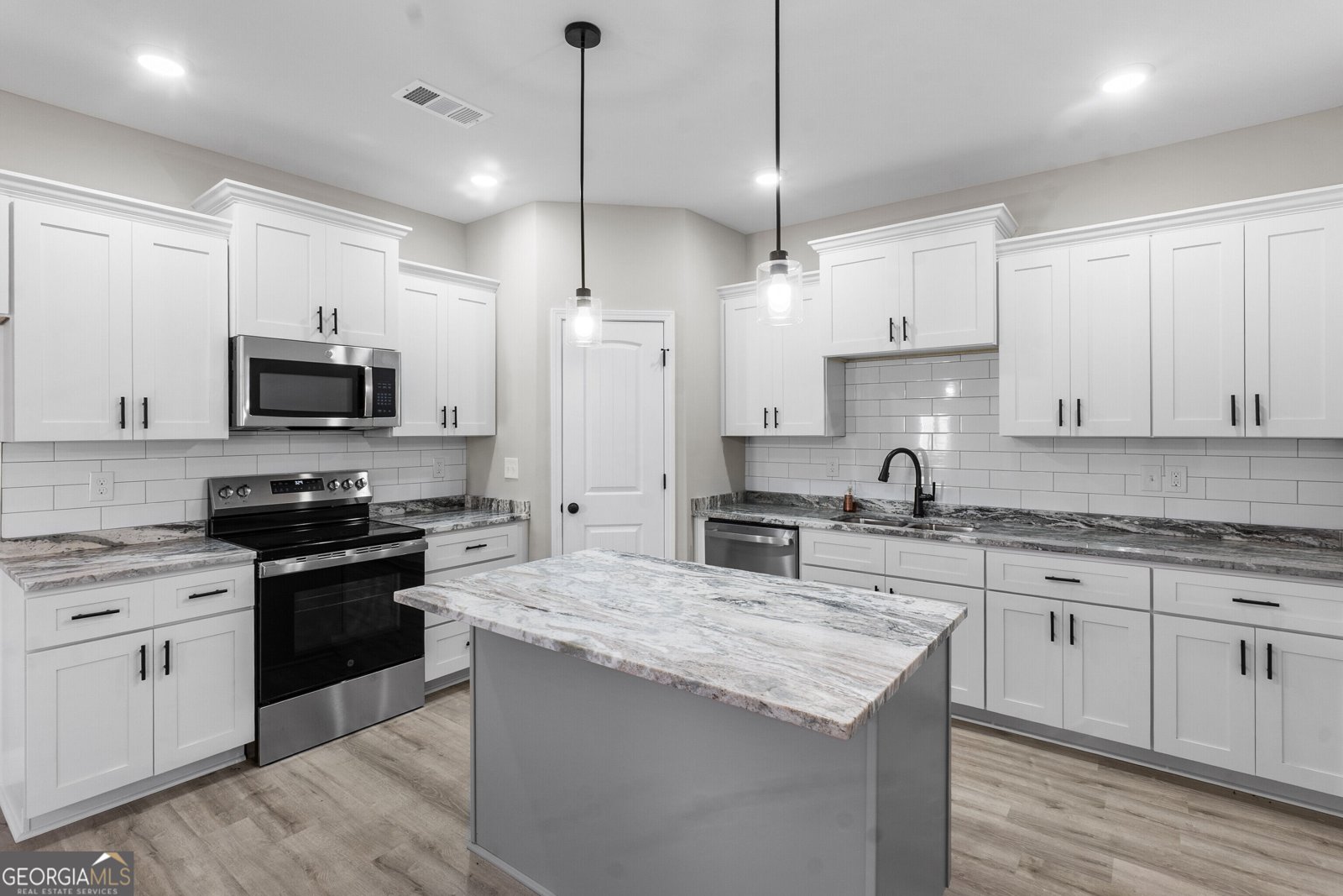 258 Beau Claire Circle Byron - Photo 19