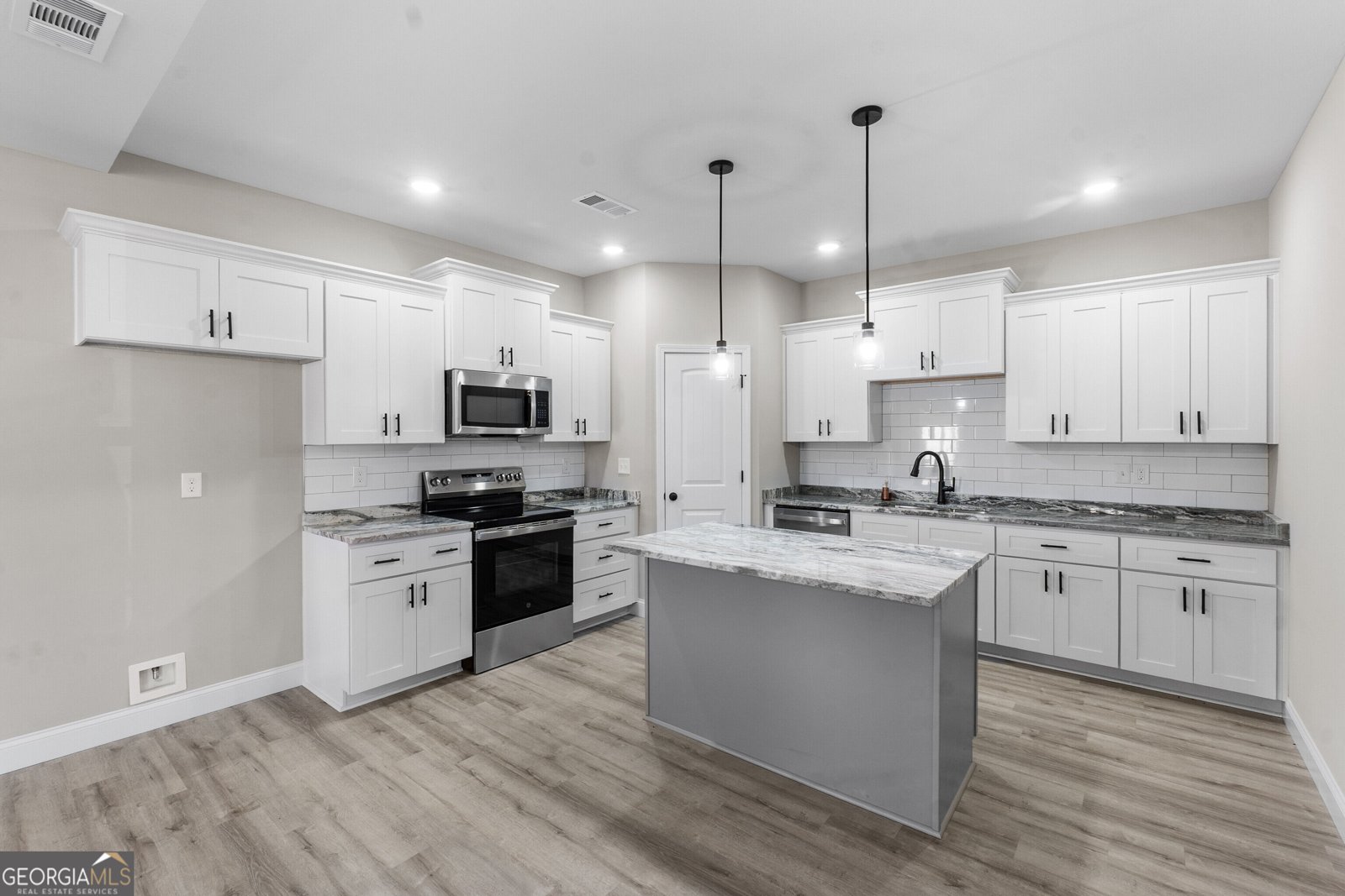 258 Beau Claire Circle Byron - Photo 20