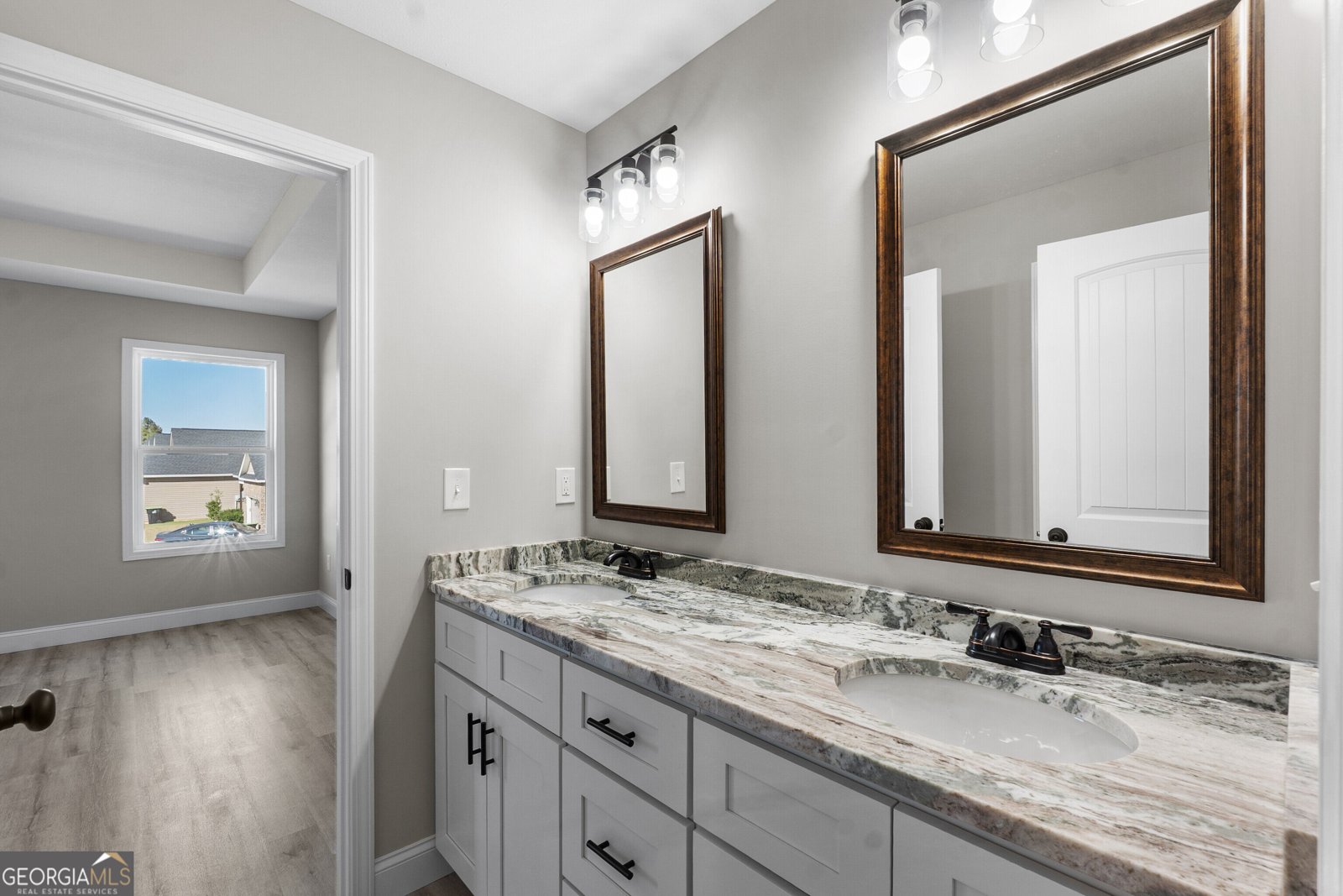 258 Beau Claire Circle Byron - Photo 31