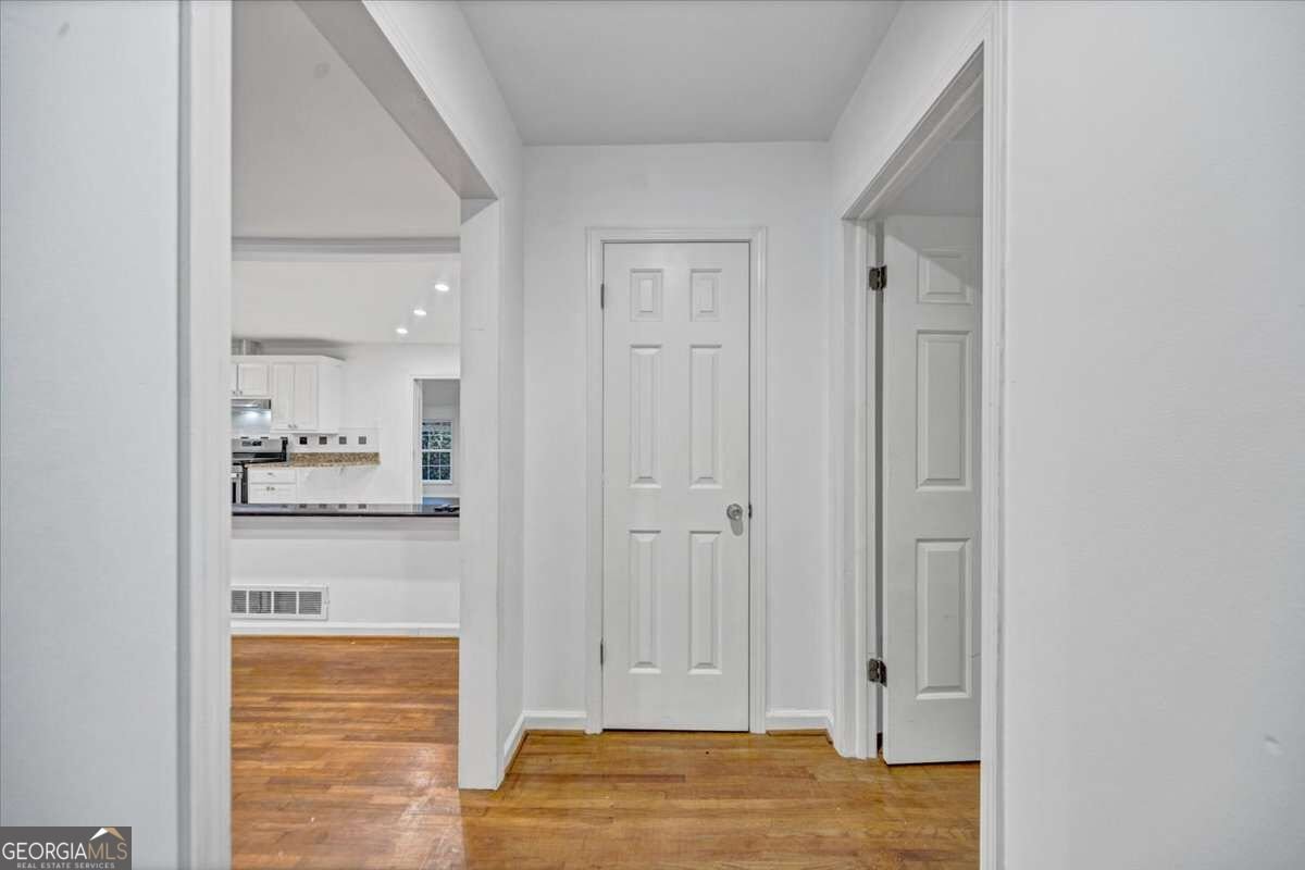 2473 Woodacres Road Atlanta - Photo 8