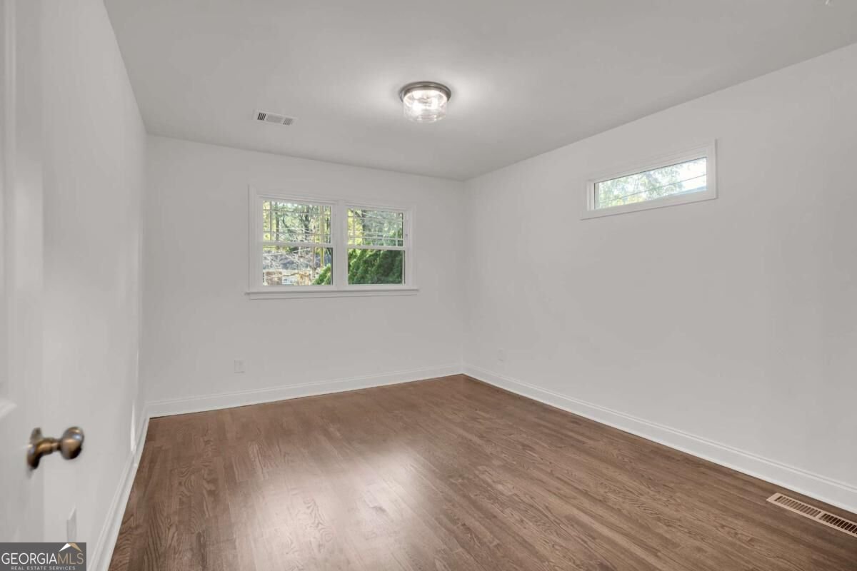 2589 Wood Valley Drive East Point - Photo 9