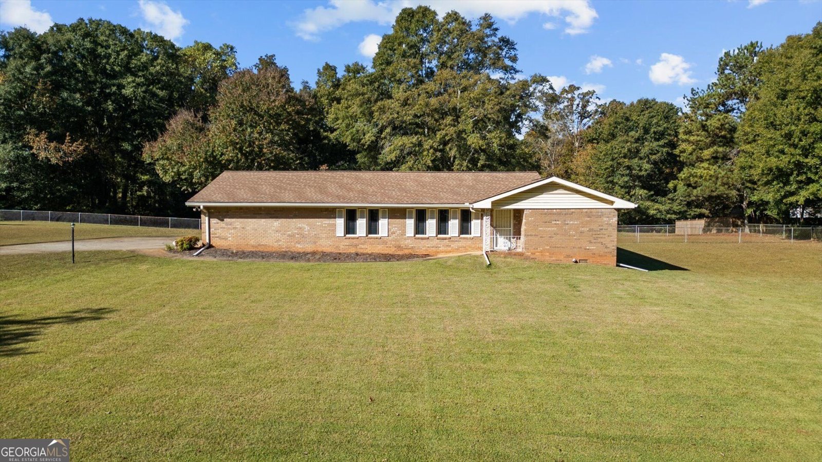 4096 Hickory Nut Drive Douglasville - main photo