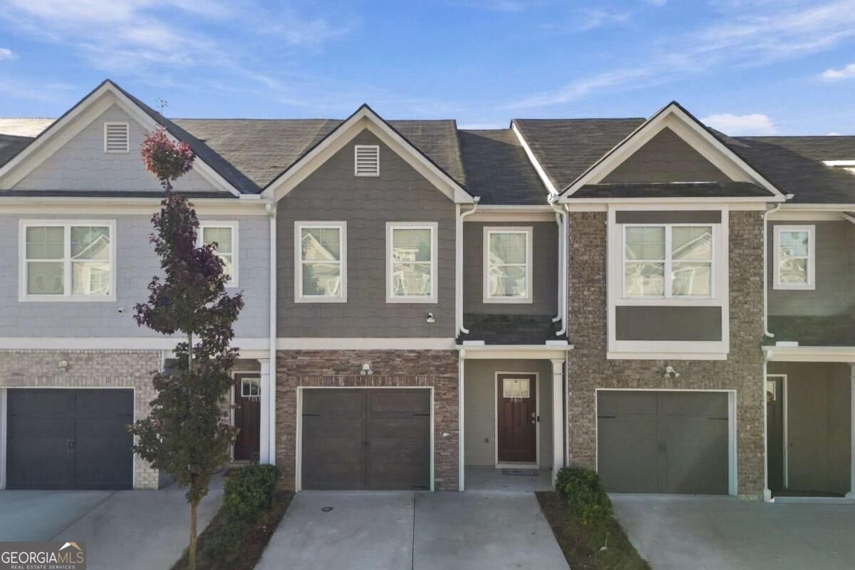 5811 Calle Vista Drive Lithonia - main photo