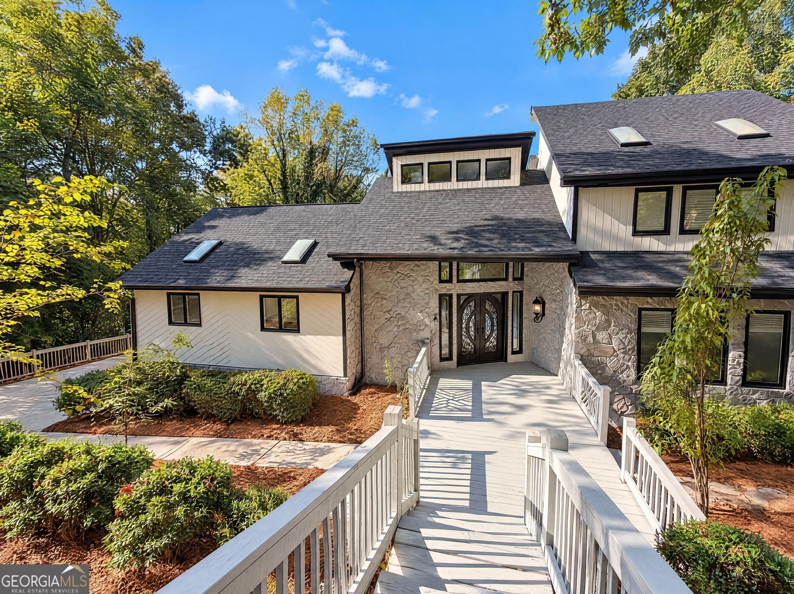 140 Huntcliff Point Sandy Springs - main photo