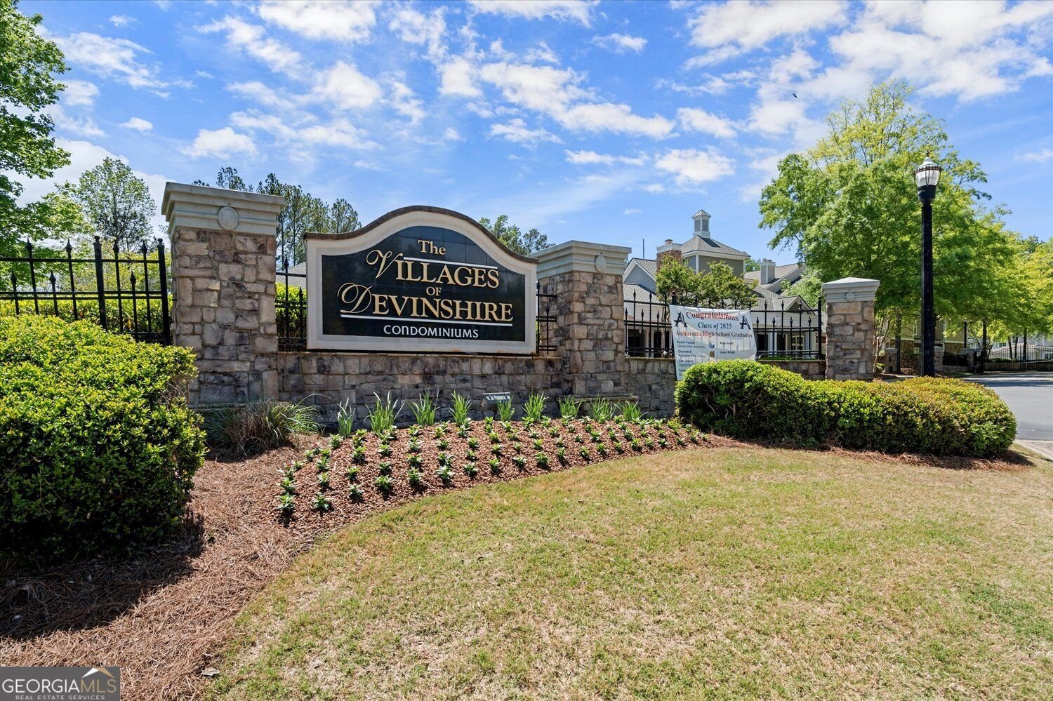 1124 Whitshire Way Alpharetta - main photo