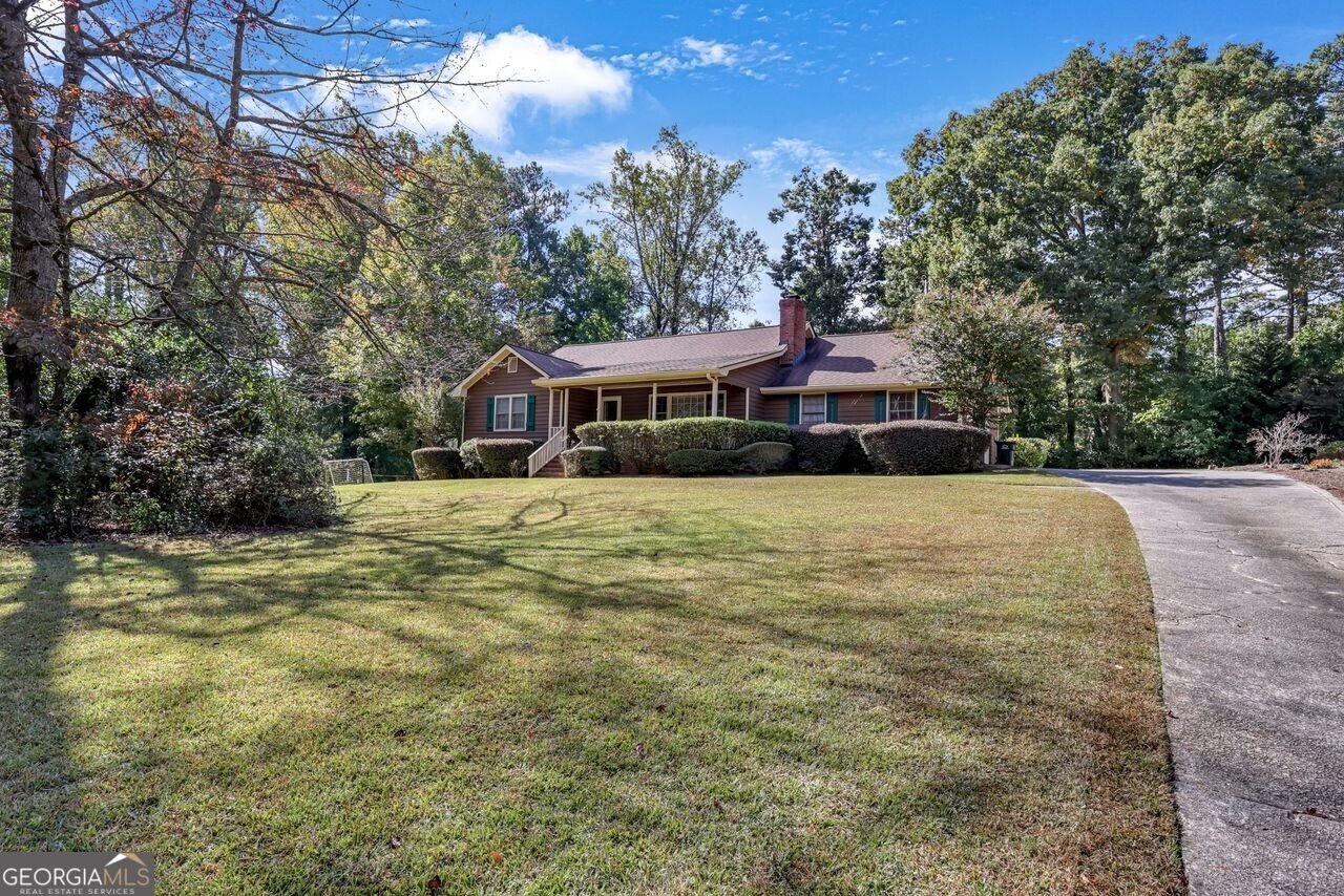 2232 Valley Creek Circle Snellville - main photo