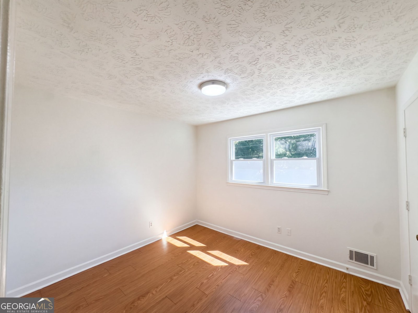 207 Mayflower Drive Woodstock - Photo 11