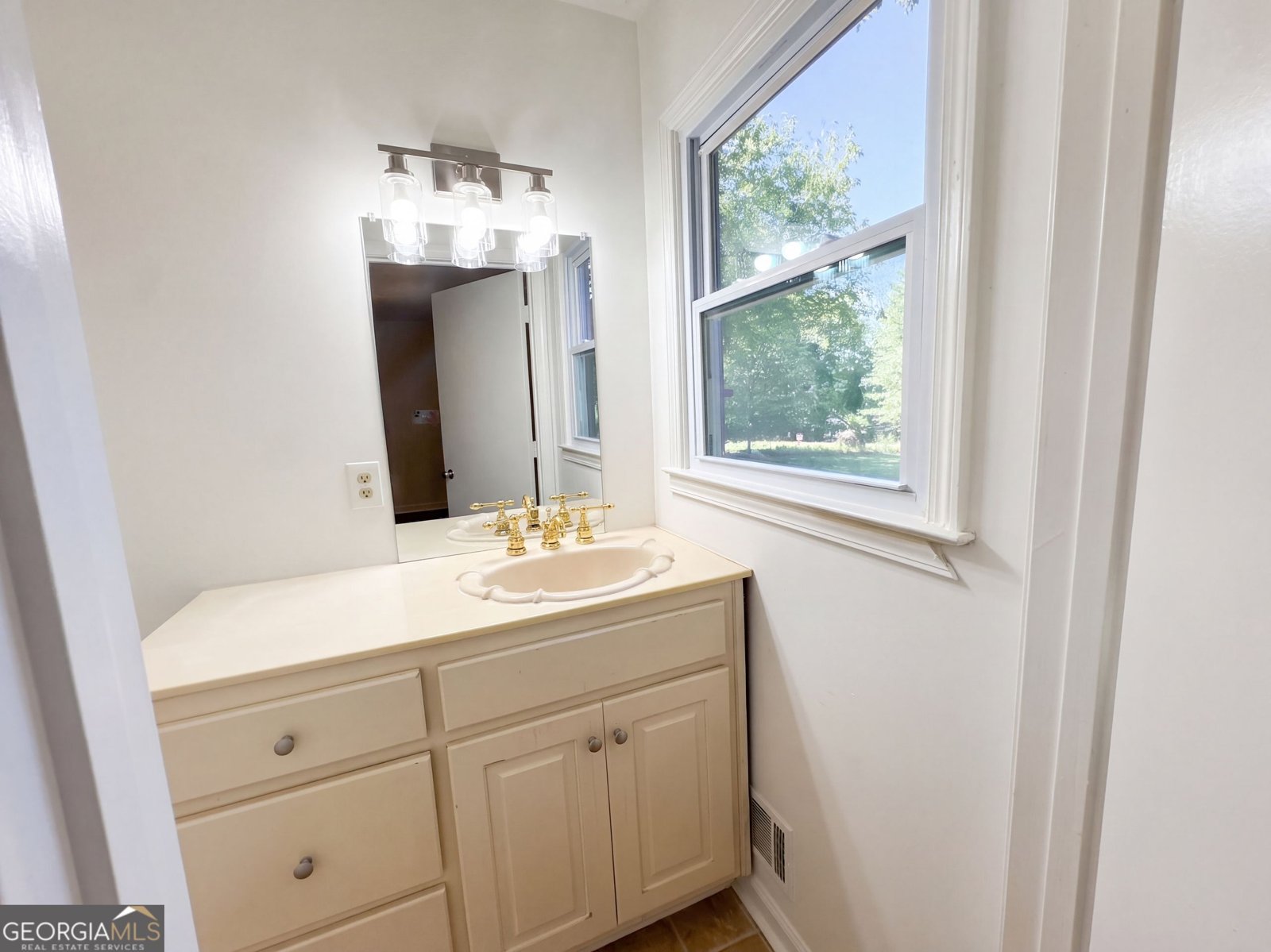 207 Mayflower Drive Woodstock - Photo 15