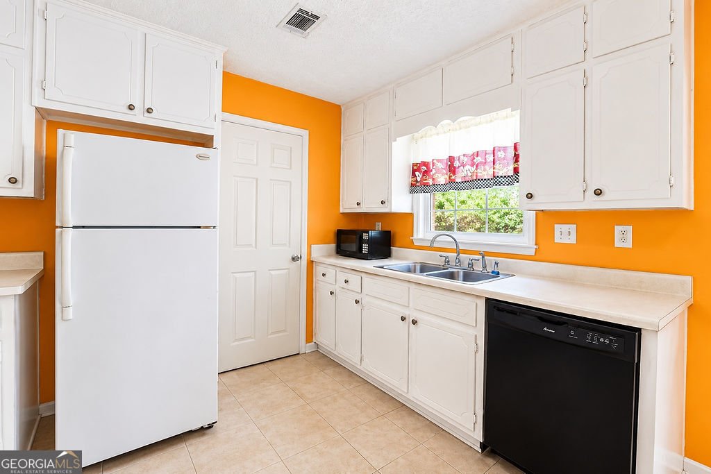 5784 Albans Circle Lithonia - Photo 9