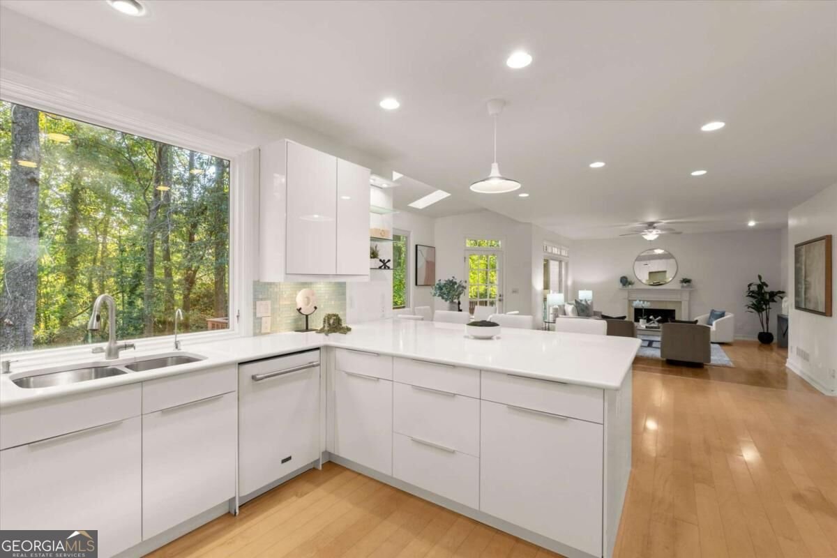 256 Spalding Gates Drive Sandy Springs - Photo 18