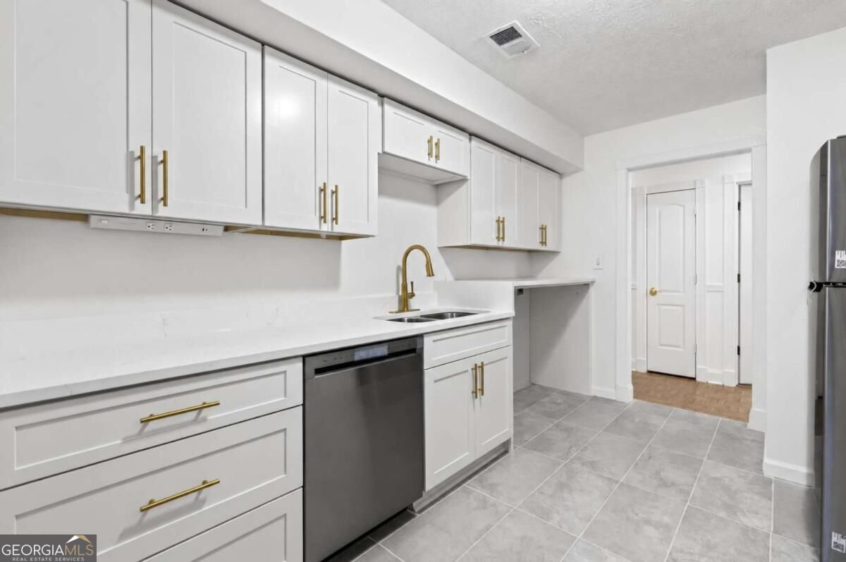 2394 Lawrenceville Highway Decatur - Photo 13