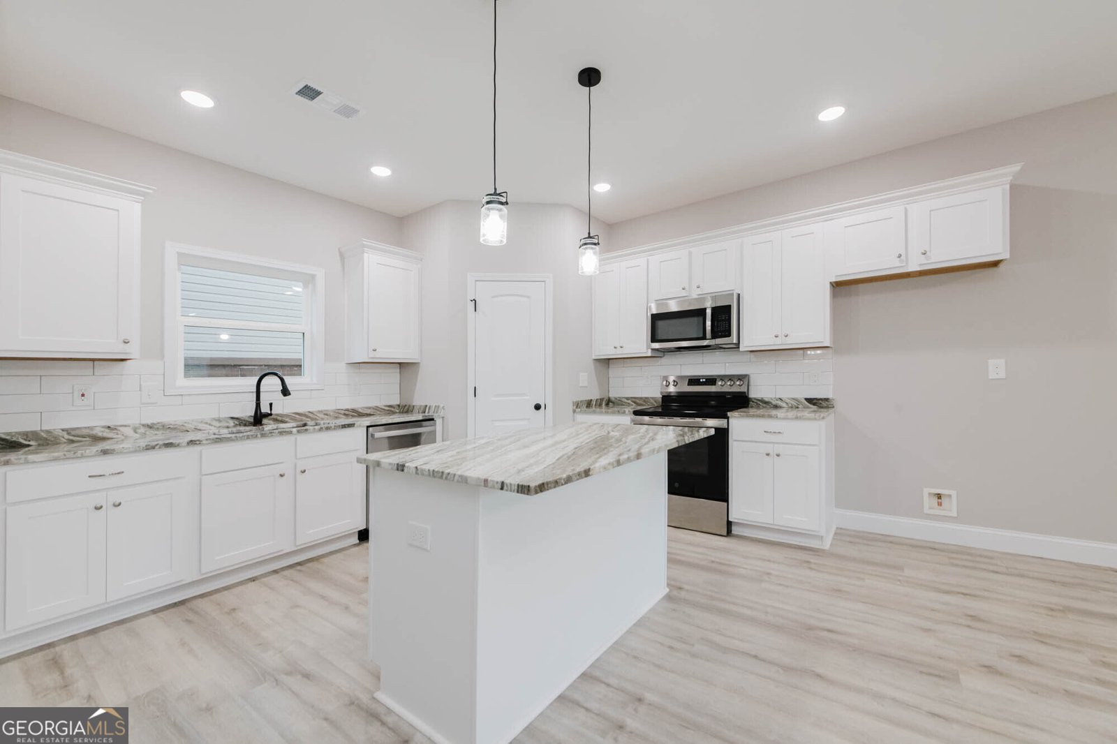 300 Beau Claire Cir Bryon - Photo 13