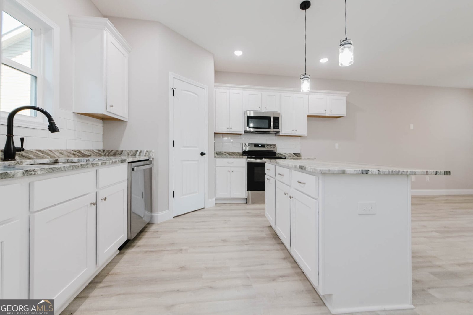 300 Beau Claire Cir Bryon - Photo 14