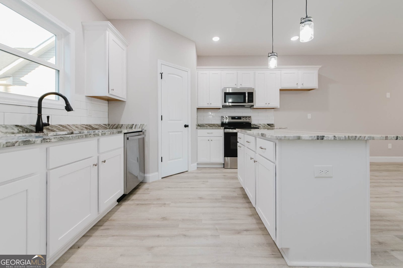300 Beau Claire Cir Bryon - Photo 15