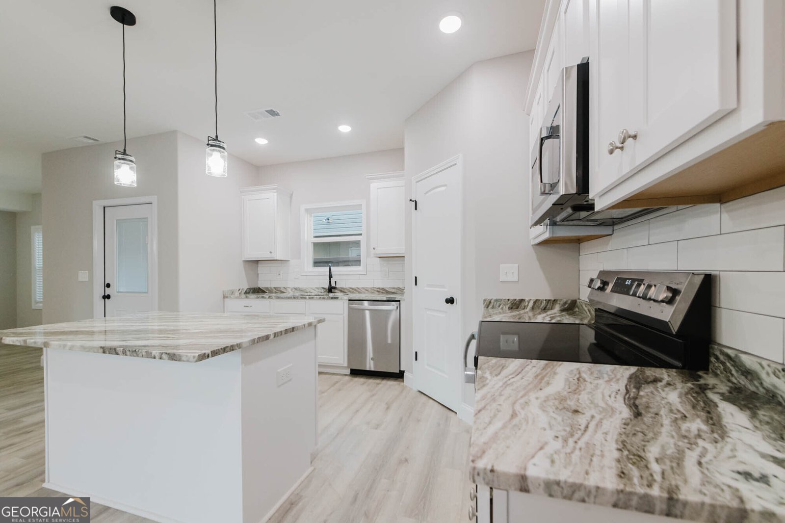 300 Beau Claire Cir Bryon - Photo 16