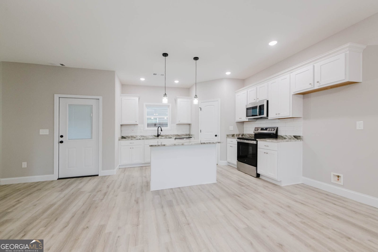 300 Beau Claire Cir Bryon - Photo 8
