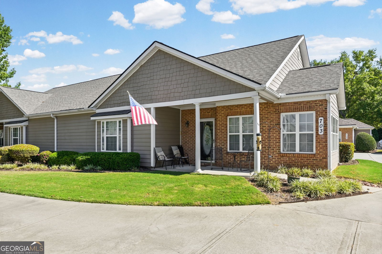 703 Commonwealth Circle Newnan - main photo