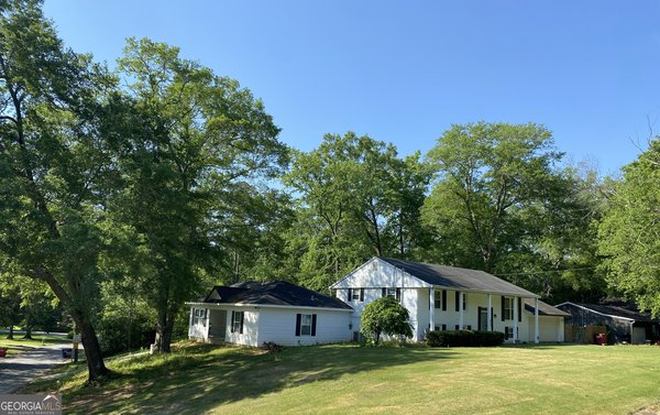 825 Forest Lake Drive, Macon