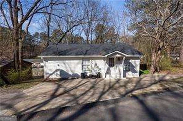 70 Daisy Circle, Canton