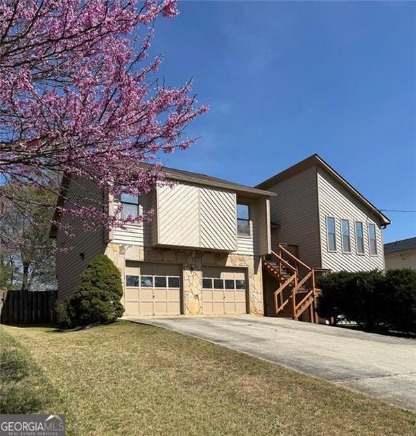 321 ROSES CREEK Drive, Lawrenceville