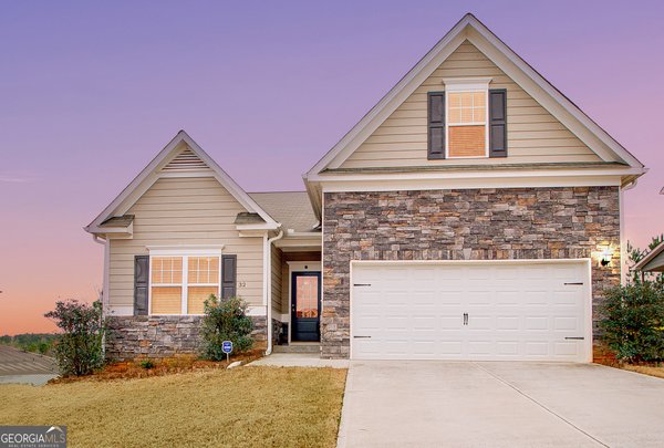 32 October Avenue, Newnan