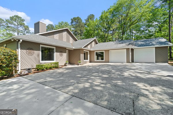 664 River North Boulevard, Macon