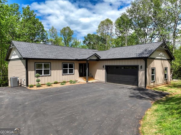 137 Oxford Trail, Blairsville