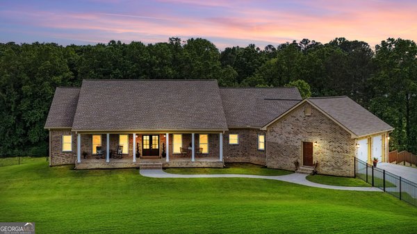 240 Land Road, Waleska