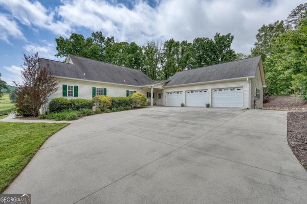 134 Birdie Lane, Blairsville