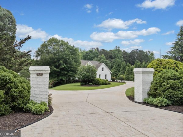 590 Arthur Road, Canton