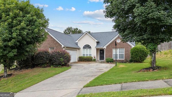 3834 Hawk Tail Drive, Loganville