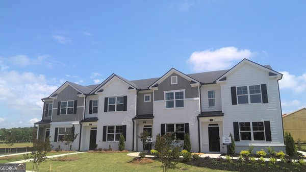 372 Sound Circle, Stockbridge